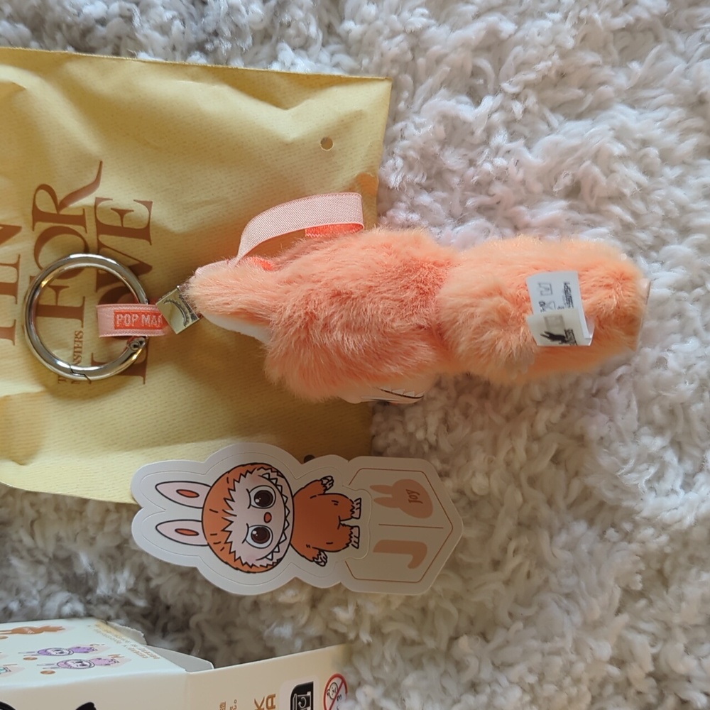 J Pin for Love Series - Vinyl Plush Pendant Labubu, The Monsters, New - Picture 4 of 9